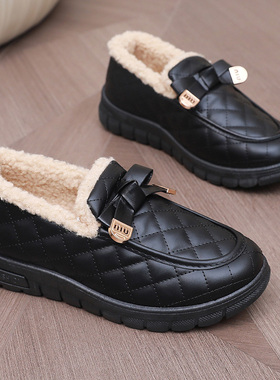 冬季豆豆鞋女新款时尚百搭加绒加厚平底防水防滑保暖女士妈妈棉鞋