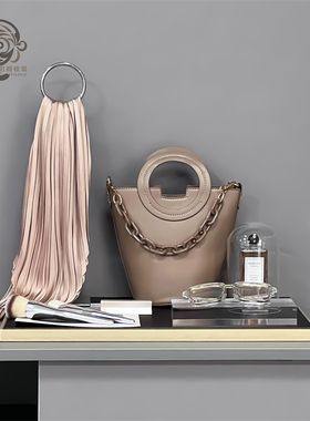 轻奢样板间衣帽间梳妆台摆件