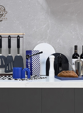 简约样板房间厨房装饰品组合