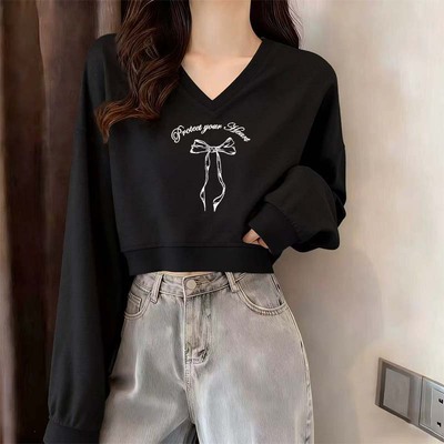 黑色v领正肩加绒卫衣女2025新款早秋胖mm显瘦宽松短款打底衫上衣