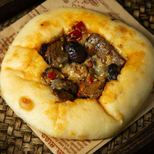 杏柠果新香菇牛肉佛卡夏手作欧包面包早代餐伪披萨网红零食下午茶