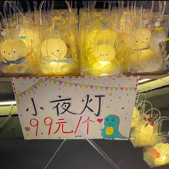 圣诞节网红夜市摆摊小商品公园套圈发光玩具地摊礼品过年爆款礼物