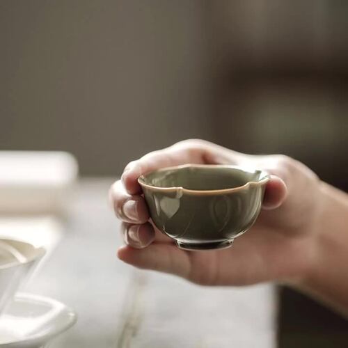 越窑龙泉青瓷花口杯茶杯