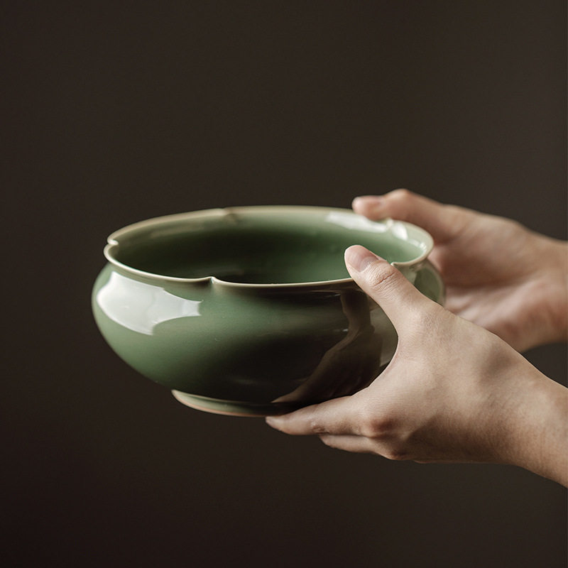 龙泉青瓷墨言花口防烫茶洗