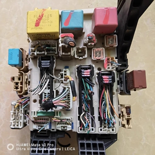 08-13款威驰仪表台保险丝盒总成车身电脑板总线控制盒继电器 拆车