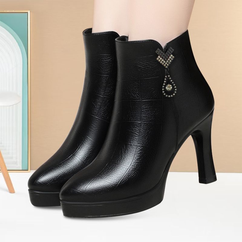 2025舒适潮流女棉靴秋冬保暖短筒耐磨厚底细跟皮靴中年模特走秀靴