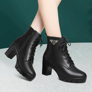 新款百搭舒适洋气冬季保暖皮靴专业模特走秀女靴厚底防水耐磨靴子