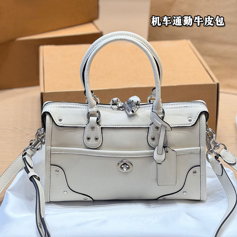 机车包柔软牛皮复古机车锁扣通勤