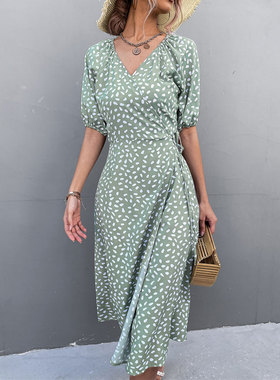 Women's green V-neck slim fitting dress女士绿色V领修身连衣裙
