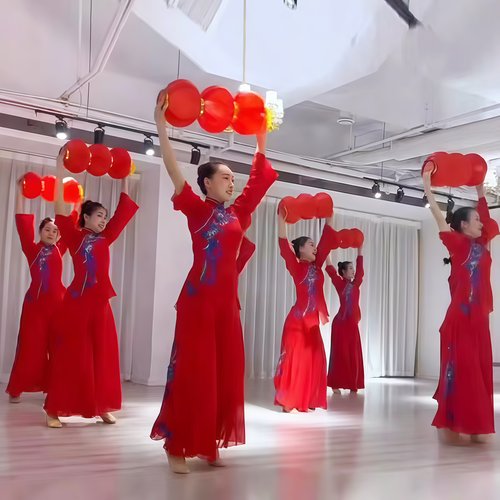 元旦新年成人儿童舞蹈折叠红灯笼