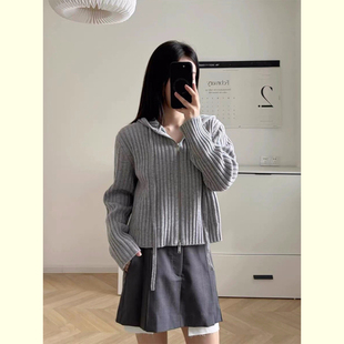 初冬高级感慵懒风外套女2025新款穿搭灰色针织衫背心松弛连帽上衣
