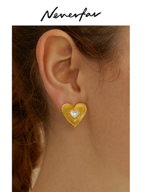 【立享88折】Neverfar摩登桃心系列桃心贝母耳夹爱心复古