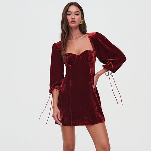 Solid color long sleeved hip hugging dress纯色长袖包臀连衣裙