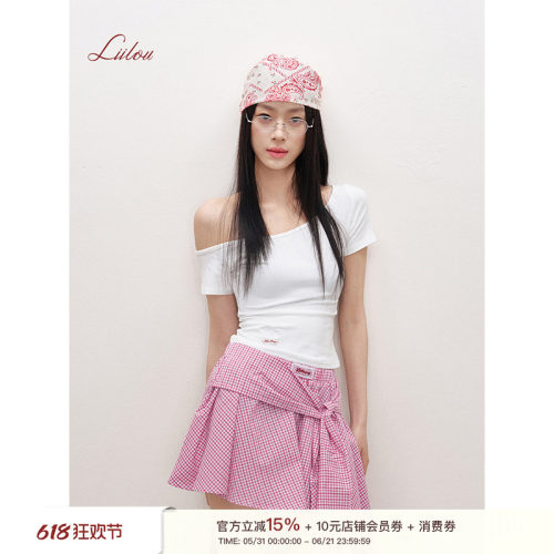小狗刺绣修身斜肩短袖T恤