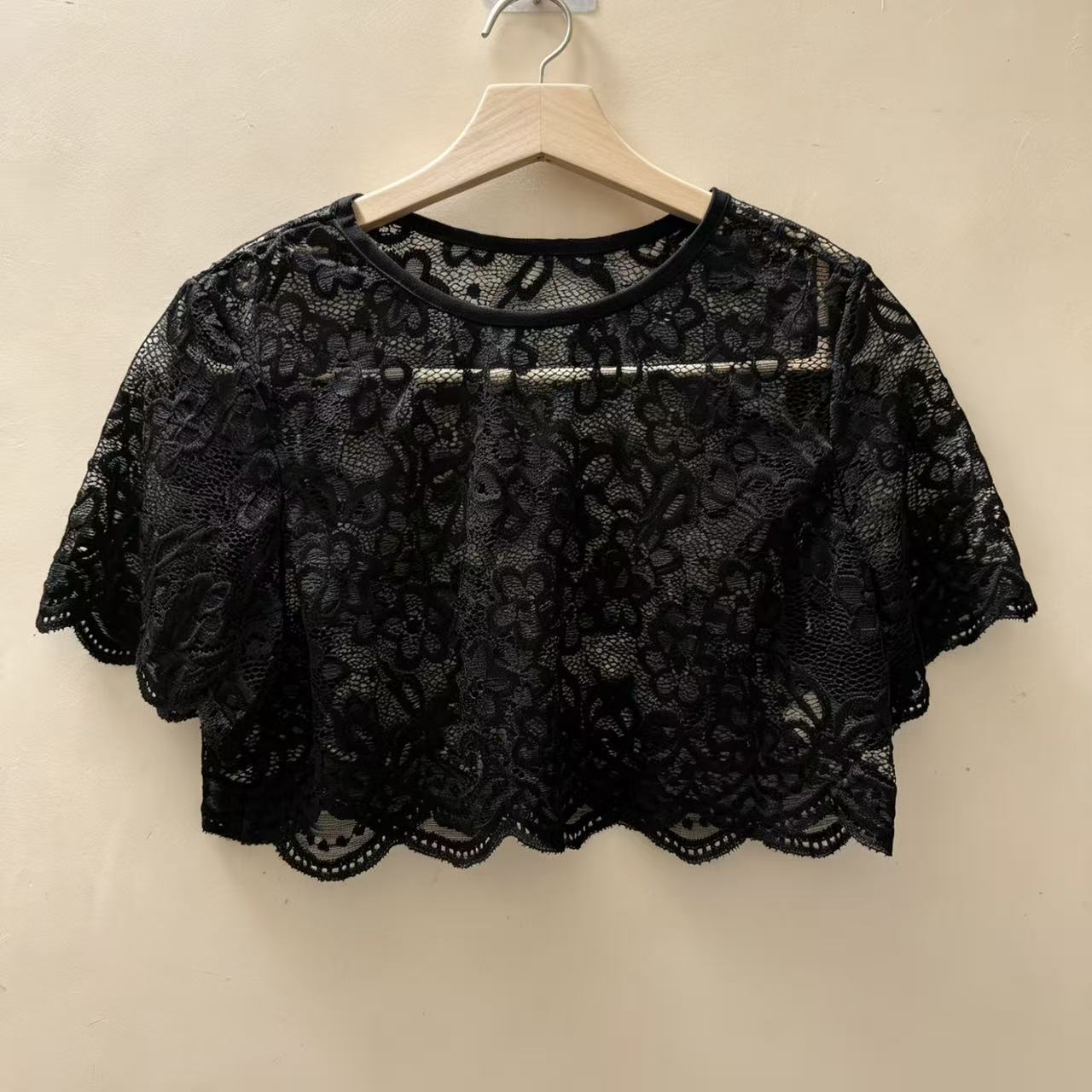 夏季透气镂空蕾丝短袖上衣女