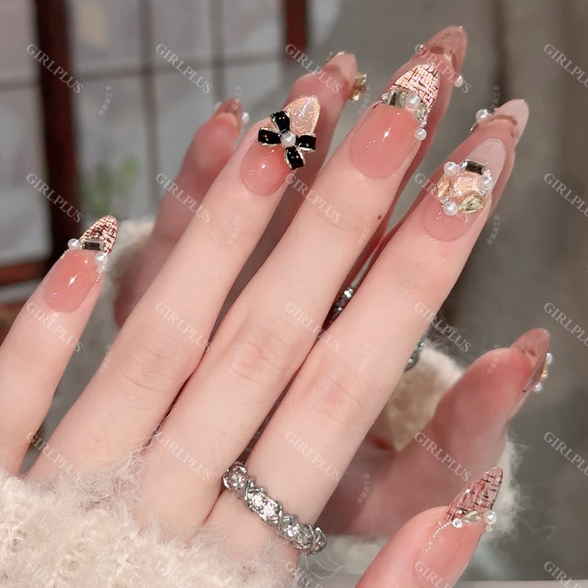 girlplus温婉小香风美甲穿戴甲秋冬显白甲片贴片满钻蝴蝶结法式