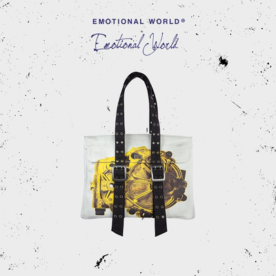 摇滚复古铆钉大容量通勤包白色