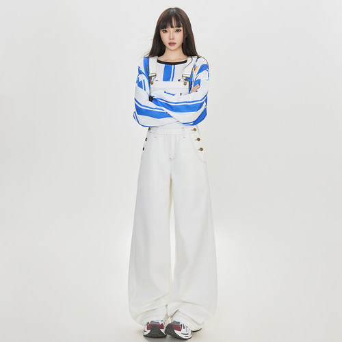 白色背带裤复古设计感