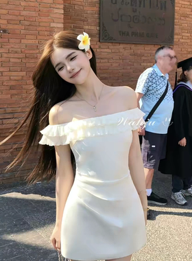 画解WAHJU 泡芙小姐 早春双层荷叶边领口设计显瘦一字肩连衣裙女