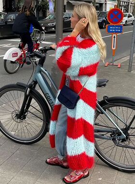 Long knit coat with contrasting stripes撞色条纹 长款针织外套