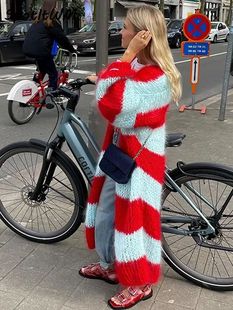 Long knit coat with contrasting stripes撞色条纹 长款针织外套