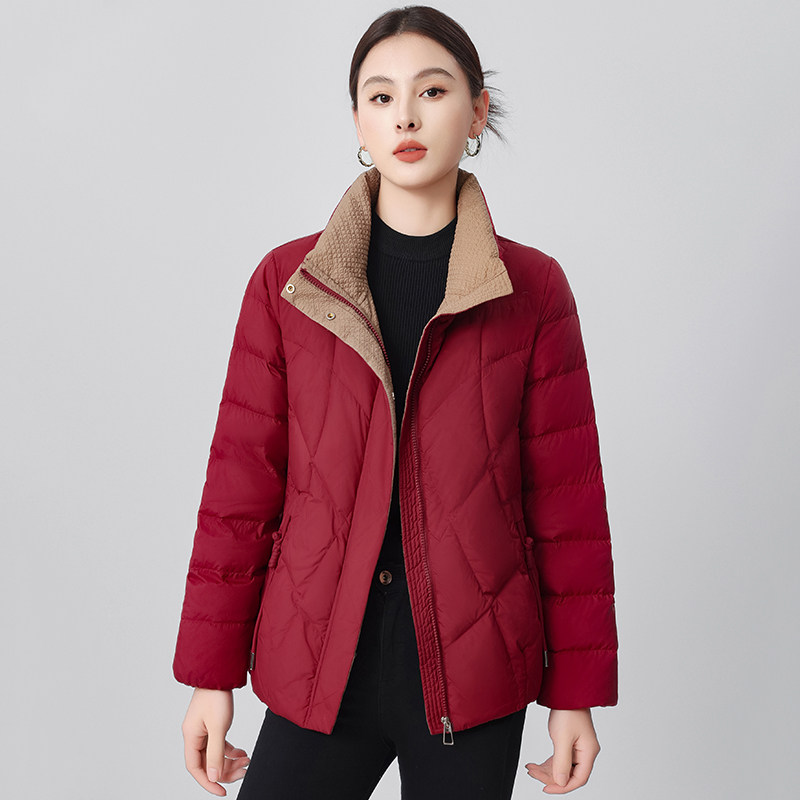 2025女士新款羽绒服气质短款小个子冬季妈妈时尚保暖立领外套洋气