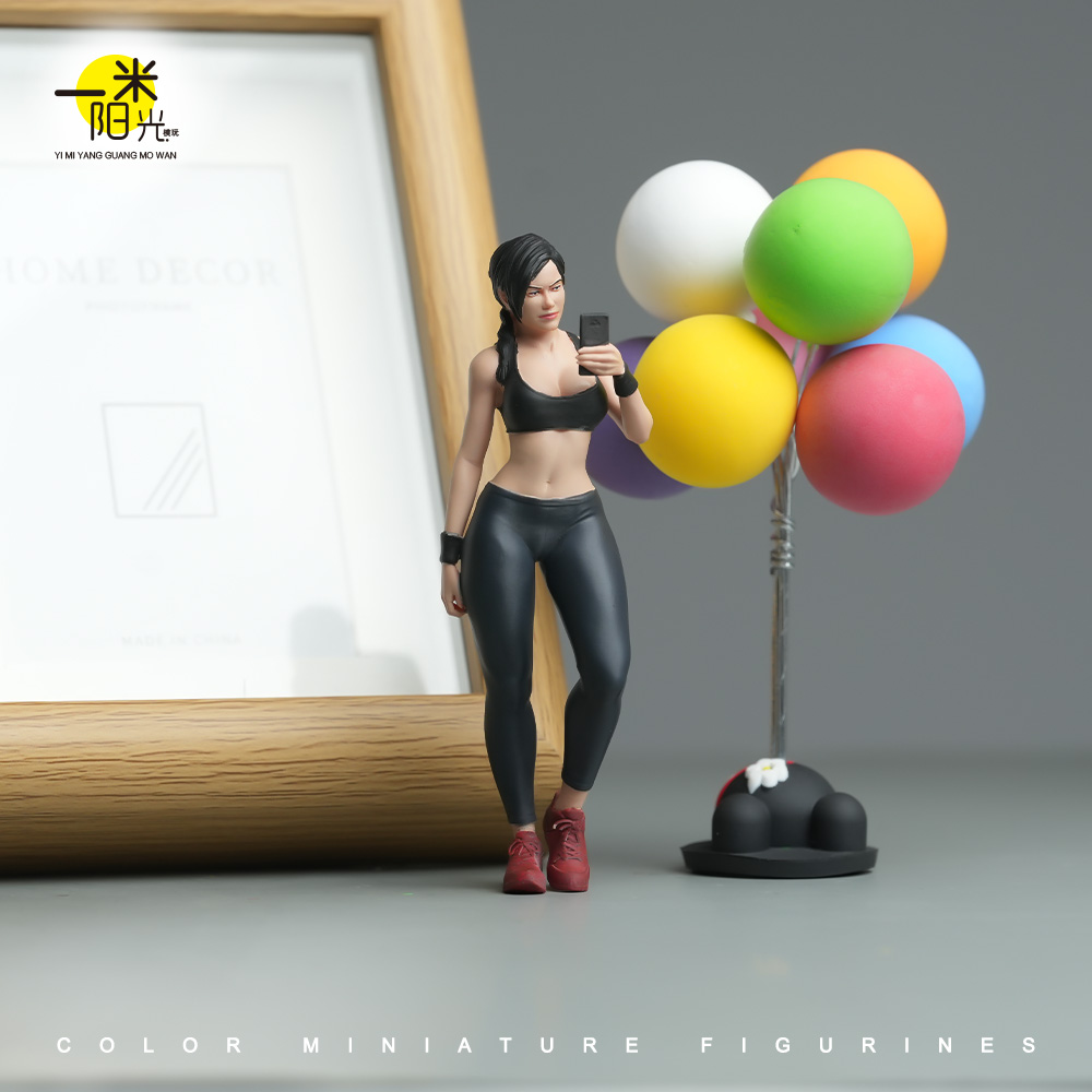 1/18/24 看手机健身女孩B款 精涂微缩场景模型搭配手工涂装小人偶