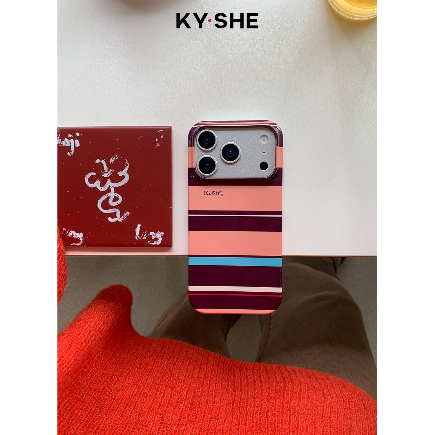【黄梦莹同款】KYSHE“首尔条风”新款时髦氛围感条纹亮面手机壳菲林单层硬壳适用iPhone16/17promax保护壳