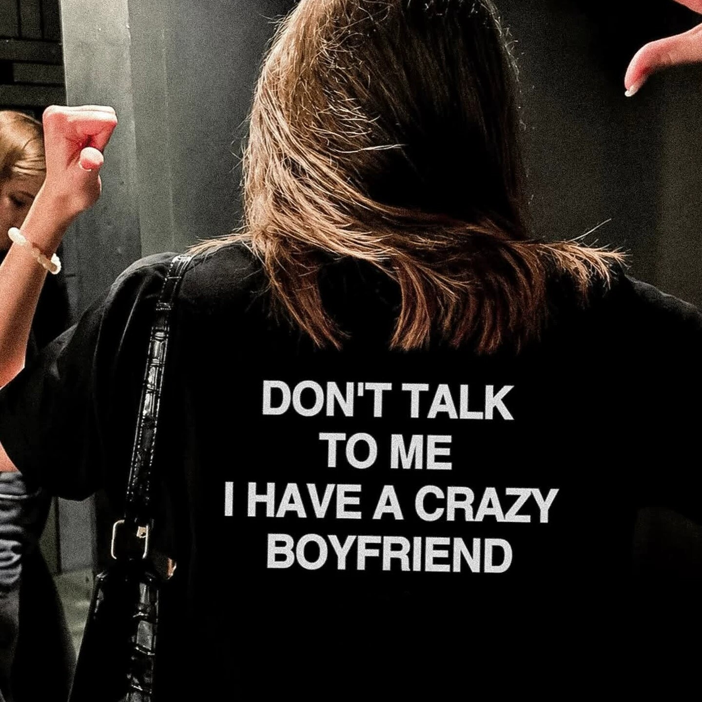 DON'T TALK TO ME I HAVE A CRAZY BOYFRIEND趣味标语短袖t恤衣服