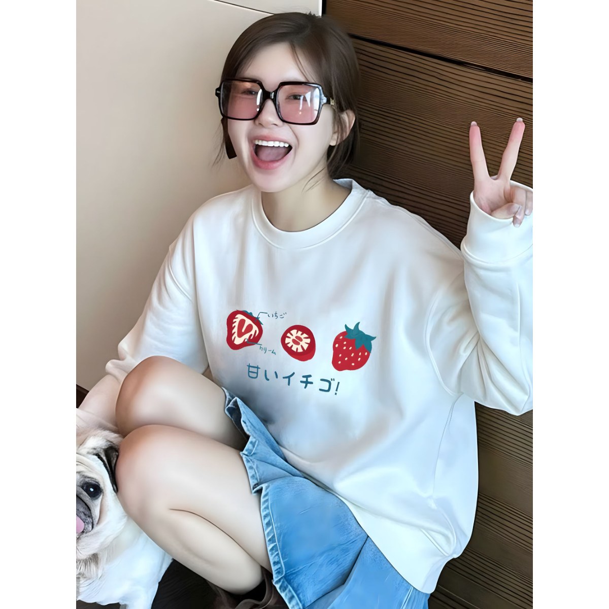 赵露思明星同款草莓印花圆领卫衣