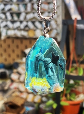 纯手工制作古文明遗迹深海潜水员手工滴胶尖塔形项链吊坠钥匙扣