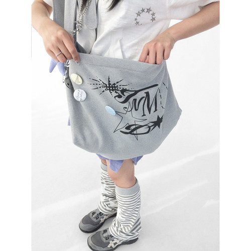 innomoood 花式字体波点星星印花针织斜挎大包单肩大容量可调节