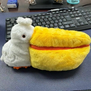 南京红山动物园鹈鹕零钱包可爱搞怪收纳化妆包毛绒拉链耳机包笔袋