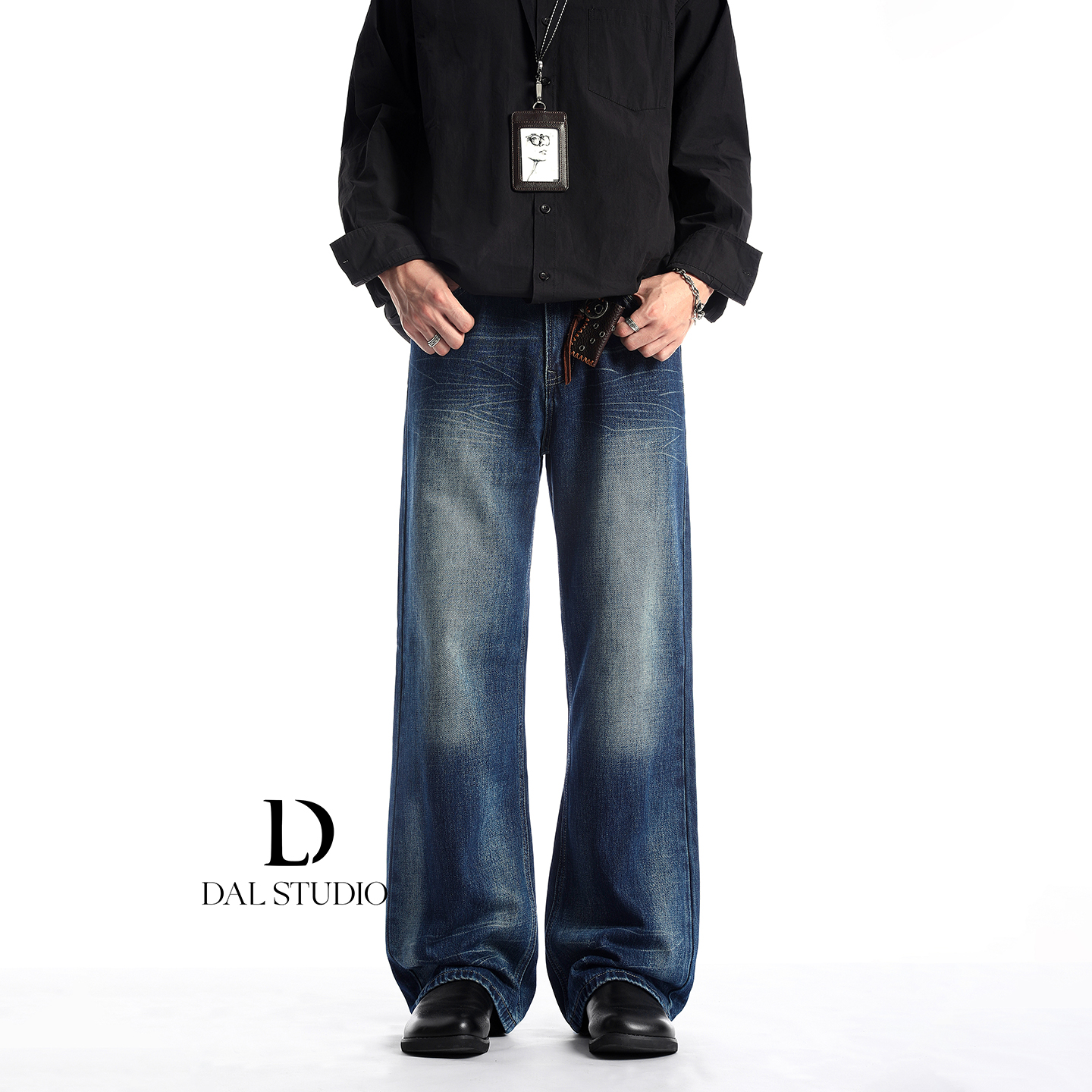 闪电纹深蓝色直筒牛仔裤