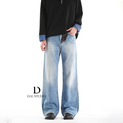 美式复古浅蓝微喇宽松牛仔裤