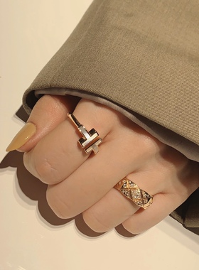 高版本菱形戒指女镀18k玫瑰金简约百搭ins小众设计感四叶草食指戒