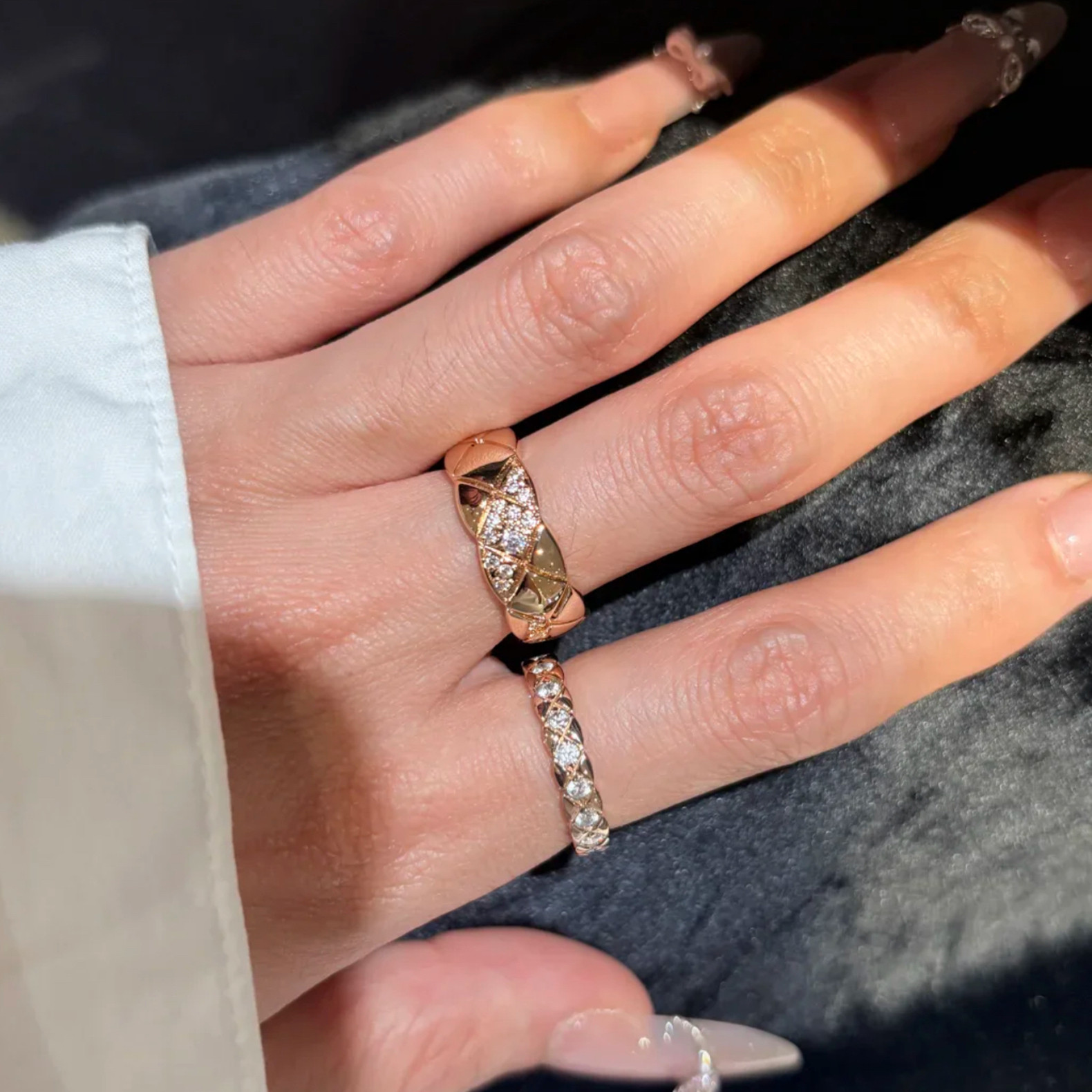精工版菱格纹戒指女镀18k玫瑰金斜刘海百搭ins高级感coco轻奢指环图片