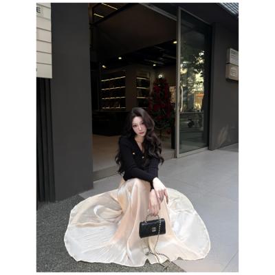 AWMU海岛缎面大裙摆波光