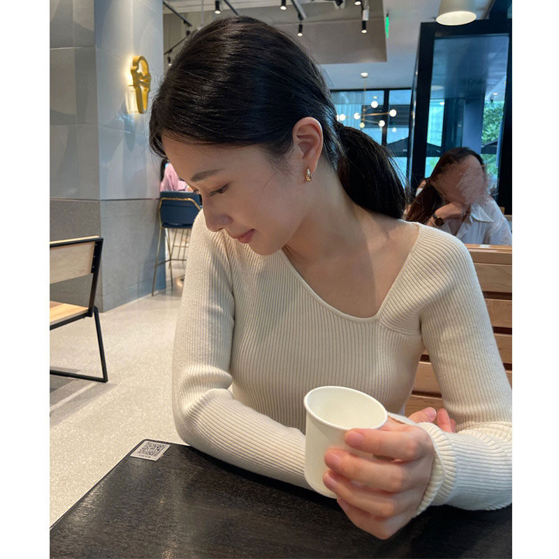 WHITE KNITTED BASE SHIRT WOMENS AUTUMN 2022 NEW GENTLE STYLE SLIM SLIM DESIGN PULLOVER TOP TREND