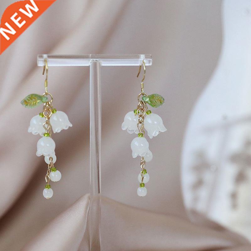 Sweet temperament small fresh white lily of the valley flowe