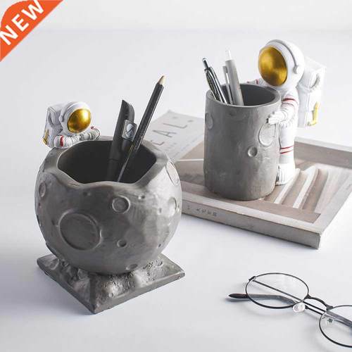 Astronauts brush pot receive furnishing articles creative