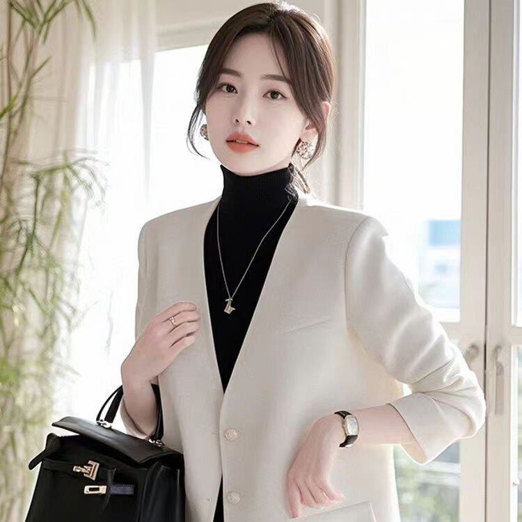 2024秋季今年流行的小西服白色通勤职业西装外套女气质名媛高级感