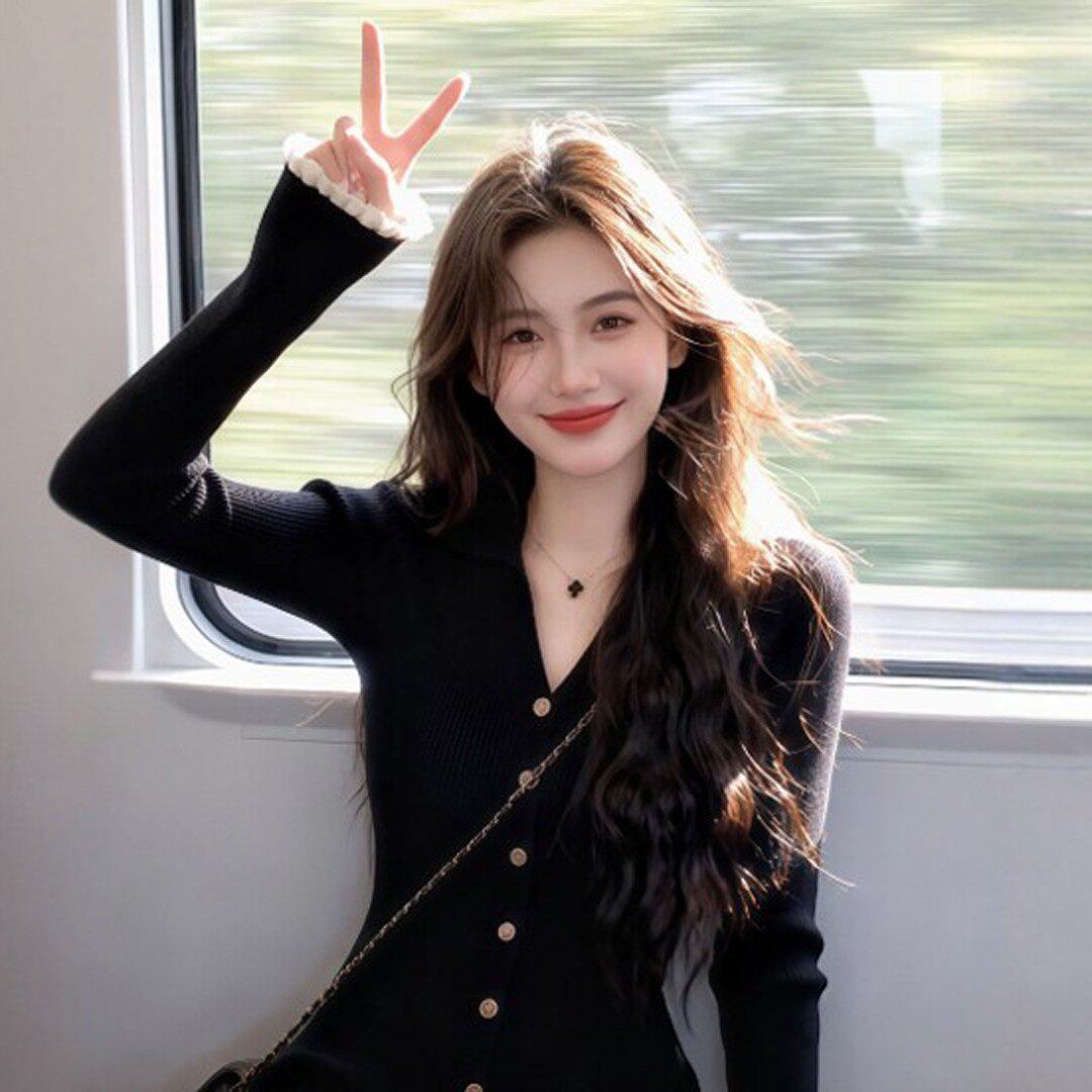 韩国温柔风高级感V领收腰修身针织连衣裙秋冬装小个子超火小黑裙