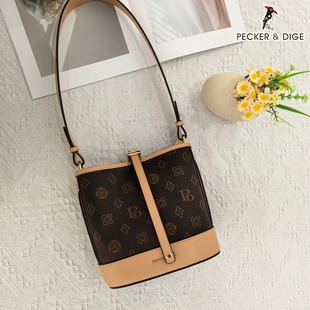 水桶包休闲单肩斜挎包2411 商场同款 啄实体店专柜正品 女包2026新款