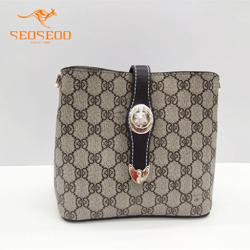 seoseoo/南奥九州袋鼠女包正品2023新款时尚印花水桶包斜挎791469