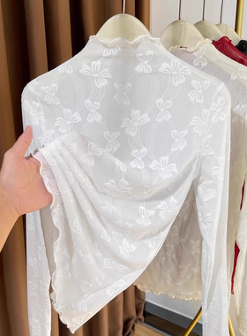 半高领蕾丝打底小衫 A lace base shirt with black fungus edges