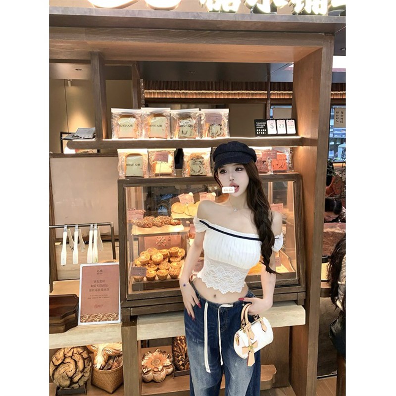 蕾丝拼接一字肩短袖T恤女夏季修身收腰纯欲辣妹白色短款露脐上衣