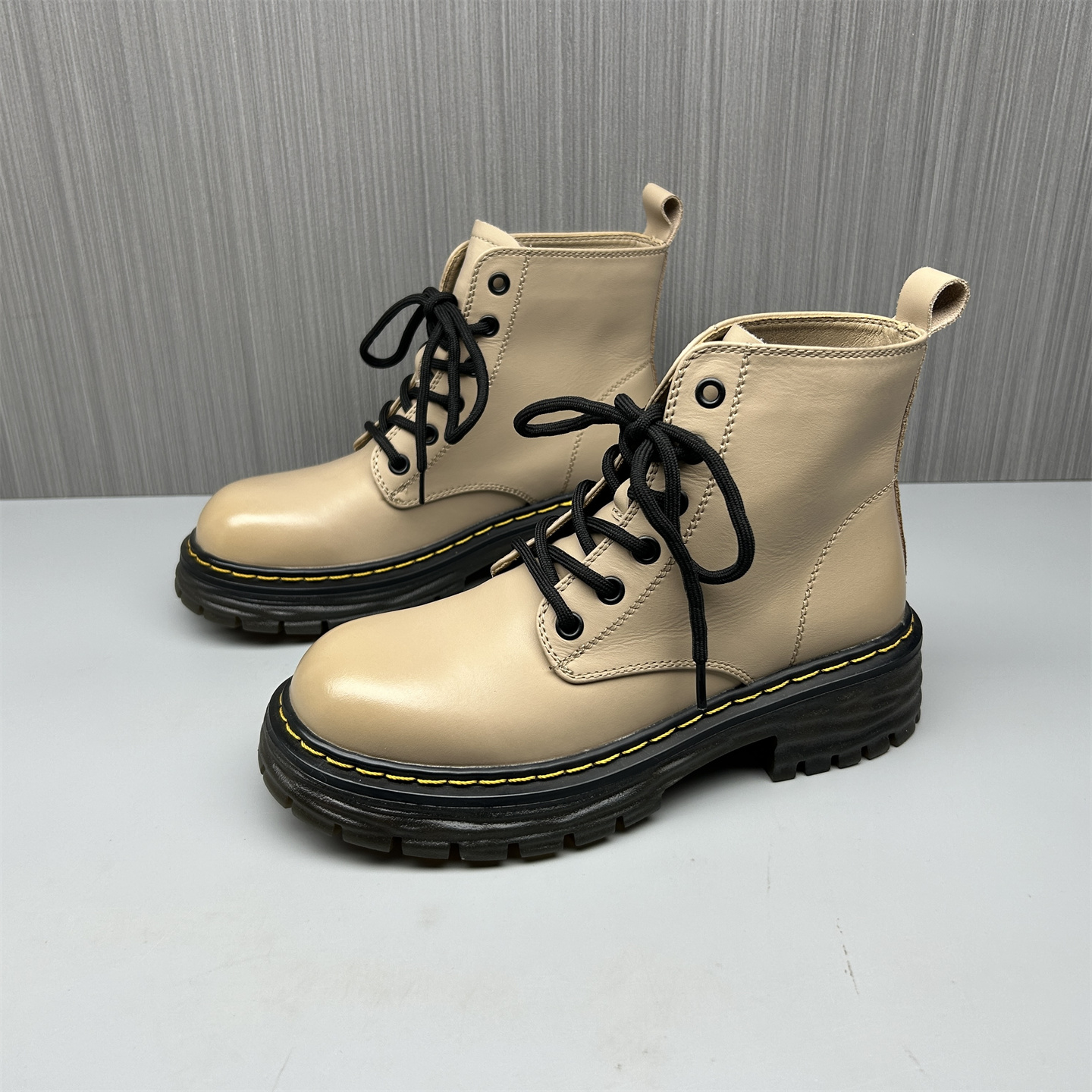 36码品牌撤柜断码处理秋款真皮马丁靴女百搭舒适防滑耐磨登山女靴