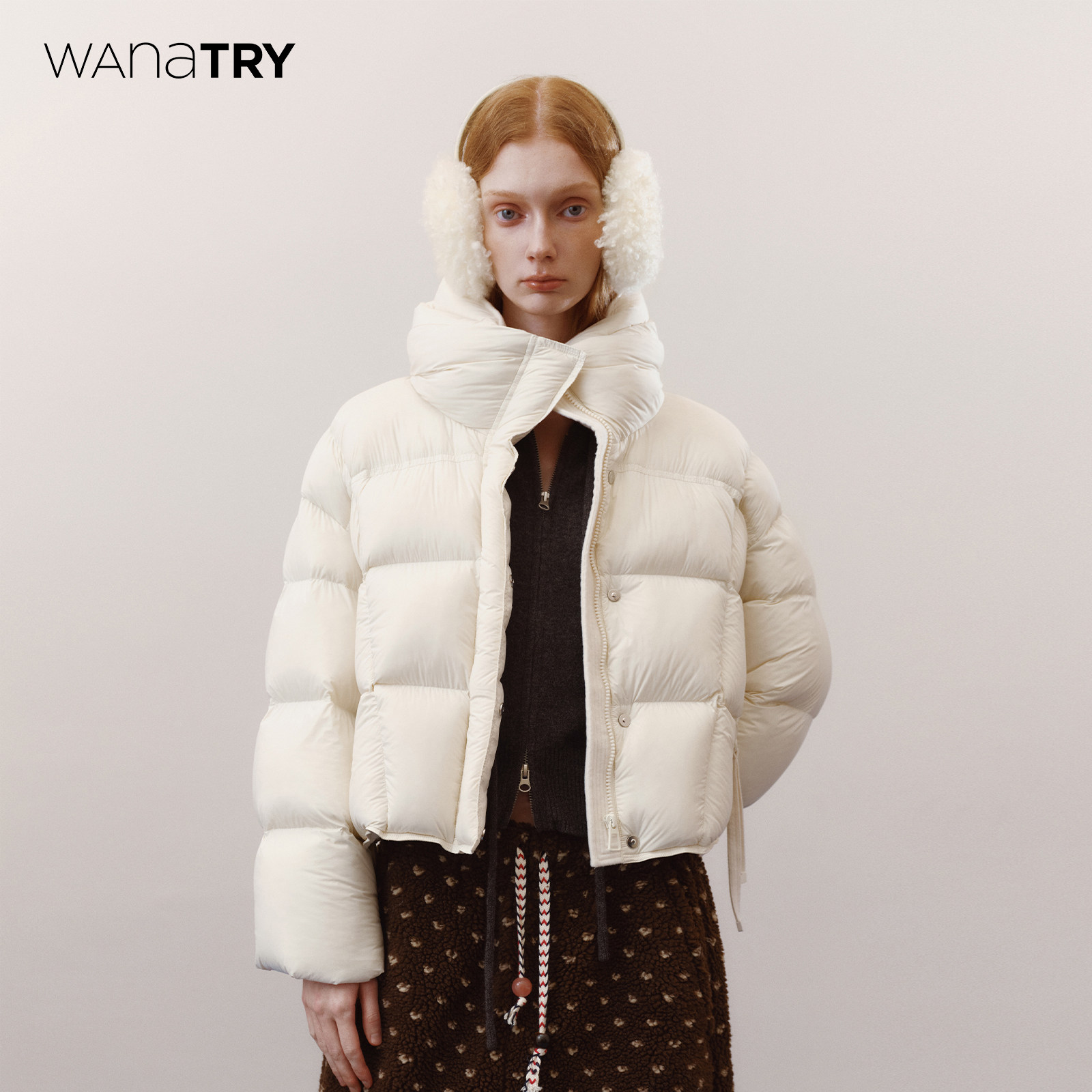 wana try90白鸭绒立领短款保暖羽绒服25冬新品米白韩系简约外套女