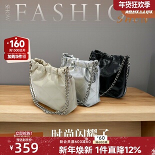 小香风流浪包女包2025夏季新款真皮菱格链条单肩斜挎银色水桶包